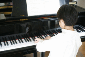 神崎川駅・十三駅・加島駅・三国駅・園田駅・庄内駅・梅田駅から約１５分圏内のピアノ教室