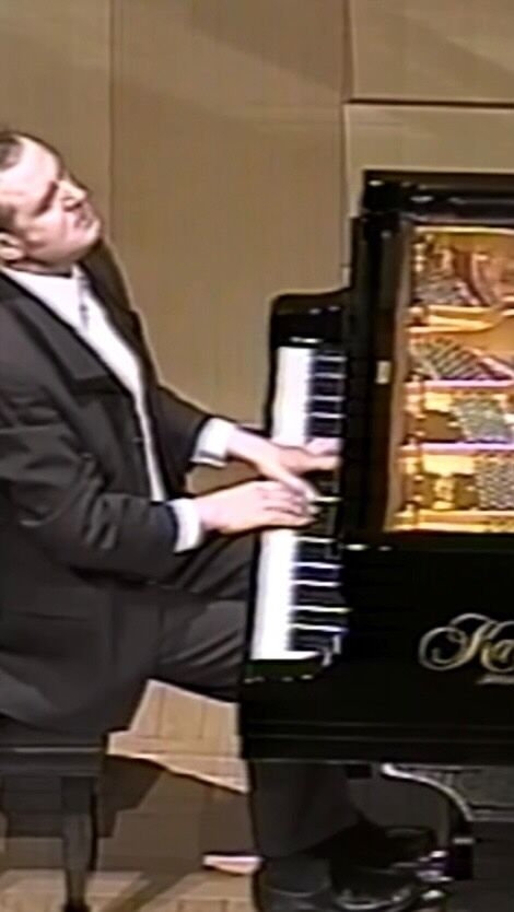 Repost - @v.lyadov_pianomasterclass

第2回浜松国際ピアノコンクールの優勝者ヴィクトル・リャードフ先生が、2024年9月8日（日）に逝去されました。

7月のマスタークラスは残念ながら中止となってしまいましたが、8月にピティナピアノコンペティション全国大会の審査員として来日し、体調が悪い中でも音楽家としてのプロフェッショナルな姿勢を貫かれました。

私達はリャードフ先生を失って大変深い悲しみの中にいます。
彼の日本での功績は私達の記憶に残り続けるでしょう。
心から哀悼の意を表し、彼のご冥福をお祈りいたします。

マスタークラスの中止理由は、先生の意向で「家族の危篤」とさせていただいておりました。受講生の方々、聴講を予定されていた方々にはご迷惑とご心配をおかけしましたこと、重ねてお詫び申し上げます。

Мы глубоко опечалены известием о утрате великого российского пианиста Виктора Ивановича Лядова.

Его наследие и достижения в Японии останутся в нашей памяти, нам будет его хватать.

Мы выражаем наши глубочайшие соболезнования и молитвы.

#викторлядов #московскаяконсерватория #浜松国際ピアノコンクール #hamamatsu #リャードフ  #hipic #ピティナピアノコンペティション #ピアノ演奏動画  #chopinliszt