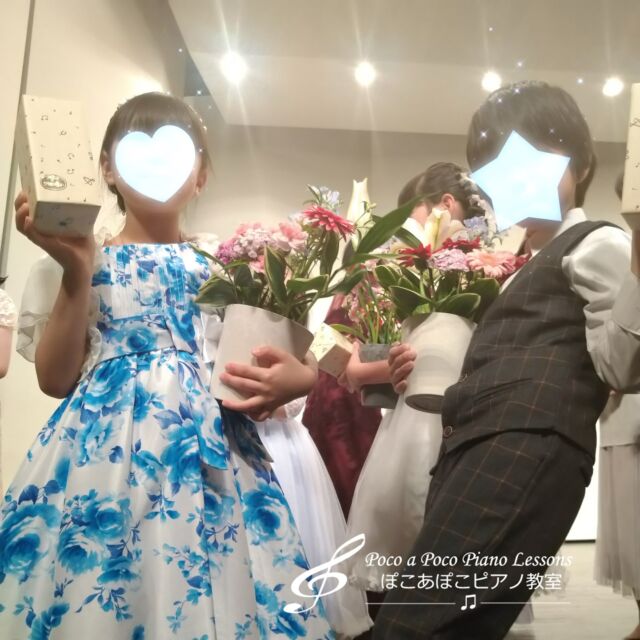 4月にアゼリアホールで開催した教室の発表会の写真を数回に分けて紹介していきます。

写真は保護者の方々からご提供いただいたものです。

小学5年生と2年生のご兄妹。
お兄ちゃんは3回目の出演で第一部の最後の締めという大役を果たし、妹さんは2回目の出演で長い難しい曲を見事に弾きこなしました。👏👏👏

🎹教室ホームページ
https://pianolessons-pocoapoco.com

#淀川区ピアノ教室 #大阪市ピアノ教室 #三津屋ピアノ教室 #新高ピアノ教室 #十三ピアノ教室 #野中ピアノ教室 #新大阪ピアノ教室  #西宮原ピアノ教室 #三国ピアノ教室 #神崎川ピアノ教室 #豊中ピアノ教室 #三津屋小学校 #みつやめぐみ幼稚園 #新高小学校 #三国中学校  #楽しいピアノ #子供のピアノ #大人のピアノ #幼児ピアノ #音大受験 #音高受験 #ピアノ発表会  #ピアノコンクール #ピアノの楽しさ #ピアノだいすき #兄妹写真