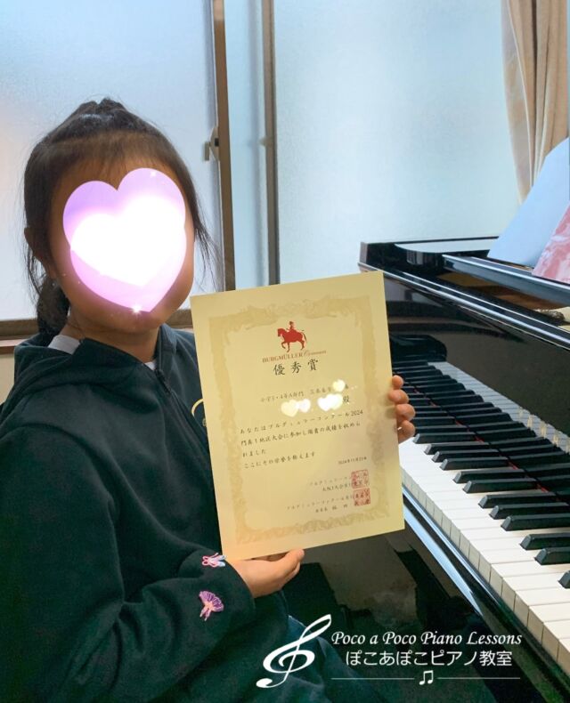 ブルグミュラーコンクール・ファイナルへ❣️

11月下旬に開催されたブルグミュラーコンクール門真地区大会で小学3年生のSちゃんが優秀賞を受賞、来週末のファイナル出場が決まりました👏👏👏
おめでとう🎊🎉 

私は所用でホールに聴きに行けず、後日演奏ビデオを見せていただいたのですが、流れに乗った素晴らしい演奏でした👍

#淀川区ピアノ教室 #大阪市ピアノ教室 #三津屋ピアノ教室 #新高ピアノ教室 #十三ピアノ教室 #野中ピアノ教室 #新大阪ピアノ教室  #西宮原ピアノ教室 #三国ピアノ教室 #神崎川ピアノ教室 #豊中ピアノ教室 #三津屋小学校 #みつやめぐみ幼稚園 #新高小学校 #三国中学校  #子供のピアノ #幼児ピアノ #音大受験 #音高受験 #ピアノ発表会  #ピアノコンクール #ピアノの楽しさ #ピアノだいすき #ブルグミュラーコンクール2024 #ファイナル進出