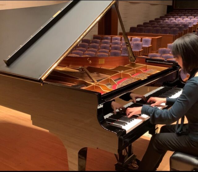 12月24日にホールで弾かせていただきました。

夕方からレッスンがあったので弾き飛ばして、急いで帰ってきました💨

#淀川区ピアノ教室 #大阪市ピアノ教室 #三津屋ピアノ教室 #新高ピアノ教室 #十三ピアノ教室 #野中ピアノ教室 #新大阪ピアノ教室  #西宮原ピアノ教室 #三国ピアノ教室 #神崎川ピアノ教室 #豊中ピアノ教室 #三津屋小学校 #みつやめぐみ幼稚園 #新高小学校 #三国中学校  #楽しいピアノ #子供のピアノ #大人のピアノ #幼児ピアノ #音大受験 #音高受験 #ピアノ発表会  #ピアノコンクール #ピアノの楽しさ #スタインウェイ